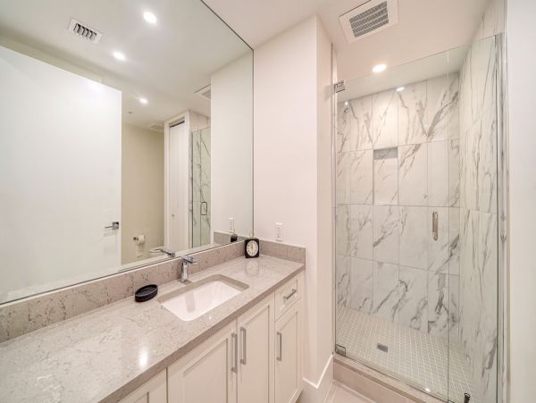 Luxurious Coastal Vacation Rental 2 Bedroom for Family Getaways in Siesta Key