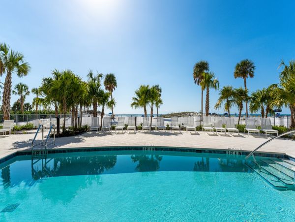 Luxurious Coastal Vacation Rental 2 Bedroom for Family Getaways in Siesta Key