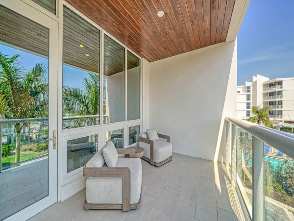 Luxurious Coastal Vacation Rental 2 Bedroom for Family Getaways in Siesta Key
