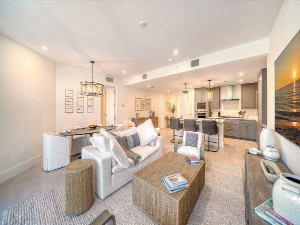 Luxurious Coastal Vacation Rental 2 Bedroom for Family Getaways in Siesta Key