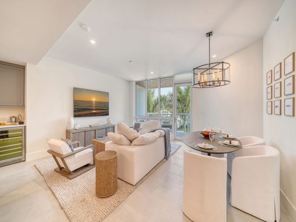 Luxurious Coastal Vacation Rental 2 Bedroom for Family Getaways in Siesta Key