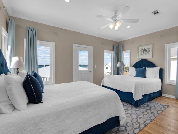 Navarre Beach Five bedroom Beach Villa Sleeps 18 Guests