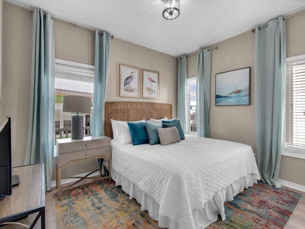 Navarre Beach Five bedroom Beach Villa Sleeps 18 Guests