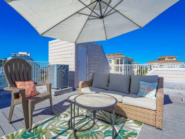 Siesta Key With Sun Deck Balconies and Steps onto the Beach WOW.