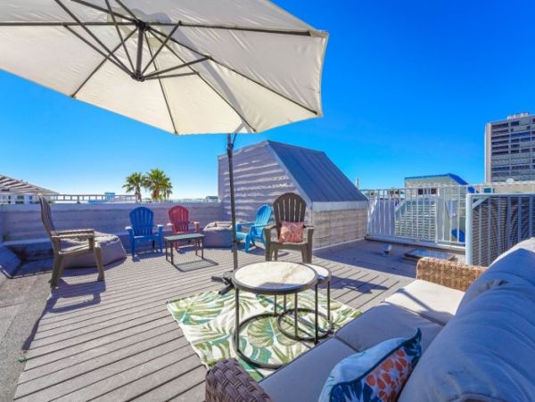 Siesta Key With Sun Deck Balconies and Steps onto the Beach WOW.