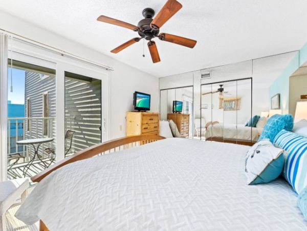 Siesta Key With Sun Deck Balconies and Steps onto the Beach WOW.