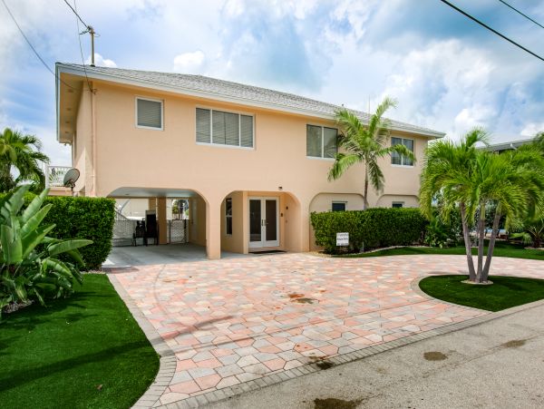 Marathon Vacation Home Four Bedrooms Canal Views