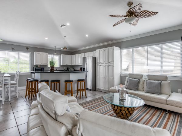 Marathon Vacation Home Four Bedrooms Canal Views