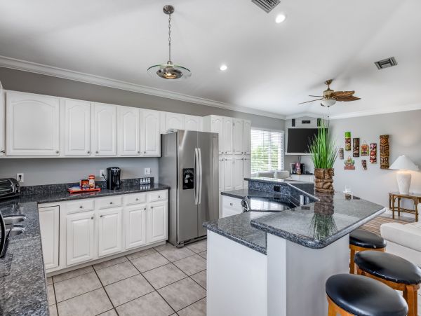 Marathon Vacation Home Four Bedrooms Canal Views