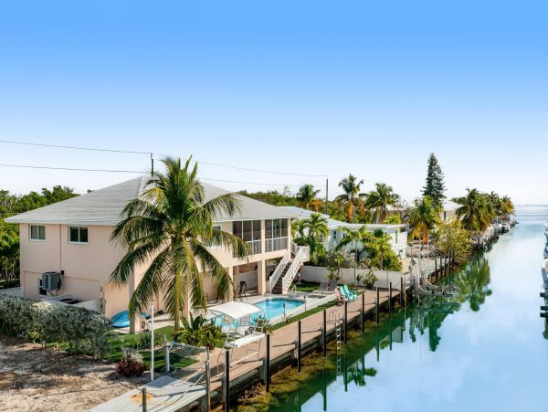 Marathon Vacation Home Four Bedrooms Canal Views