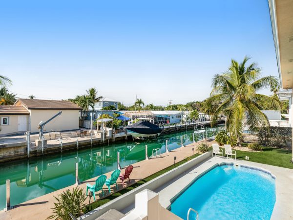 Marathon Vacation Home Four Bedrooms Canal Views