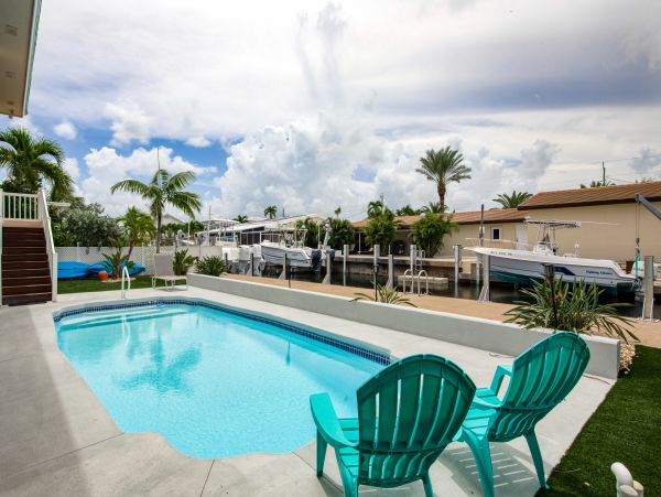 Marathon Vacation Home Four Bedrooms Canal Views