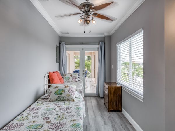 Marathon Vacation Home Four Bedrooms Canal Views