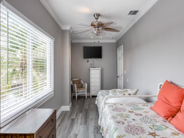 Marathon Vacation Home Four Bedrooms Canal Views