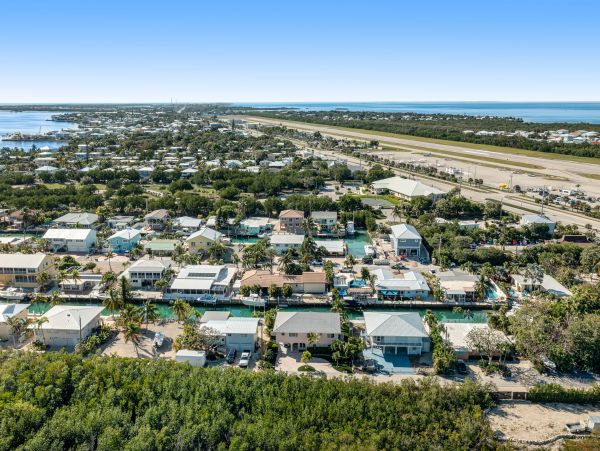 Marathon Vacation Home Four Bedrooms Canal Views