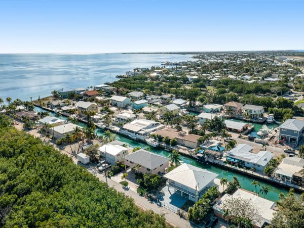 Marathon Vacation Home Four Bedrooms Canal Views