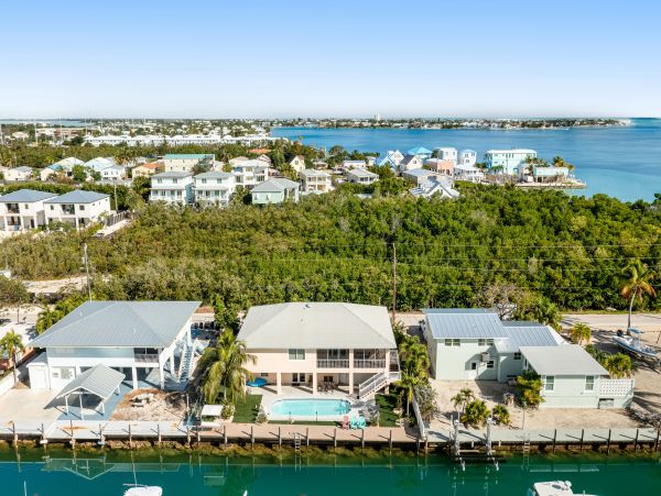 Marathon Vacation Home Four Bedrooms Canal Views