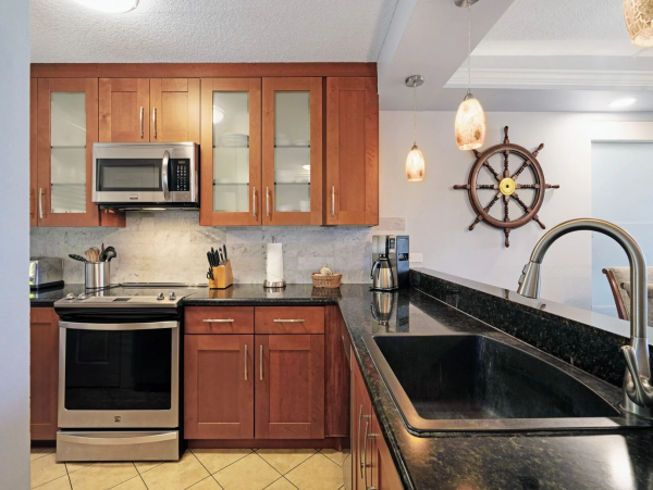 Spacious 3-Bedroom Ocean View Condo - Steps from Kamaole III Beach