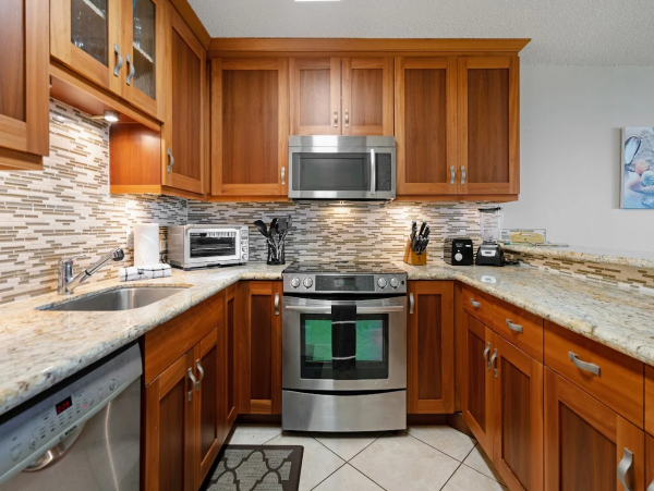 Charming Condo Steps from the Beach in South Kihei