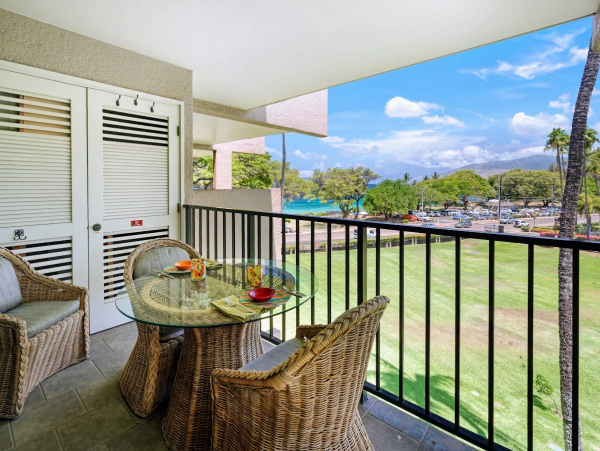Charming Condo Steps from the Beach in South Kihei
