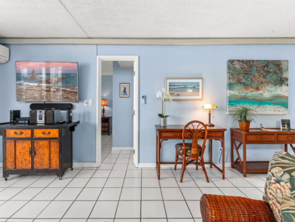 Charming 2-Bedroom Confo Steps from Kamaole Beach Park III