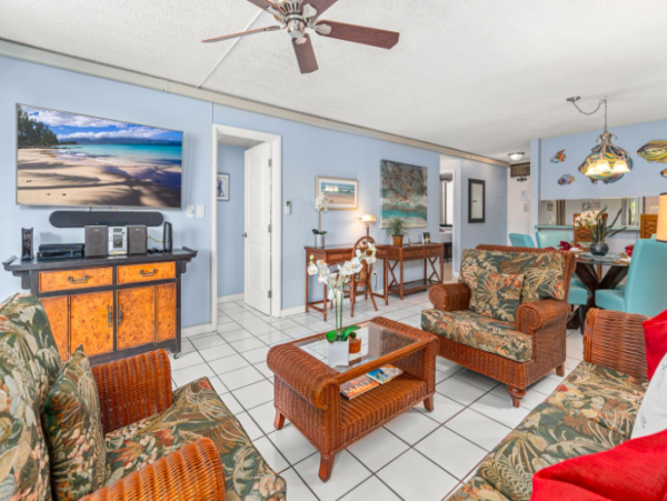 Charming 2-Bedroom Confo Steps from Kamaole Beach Park III