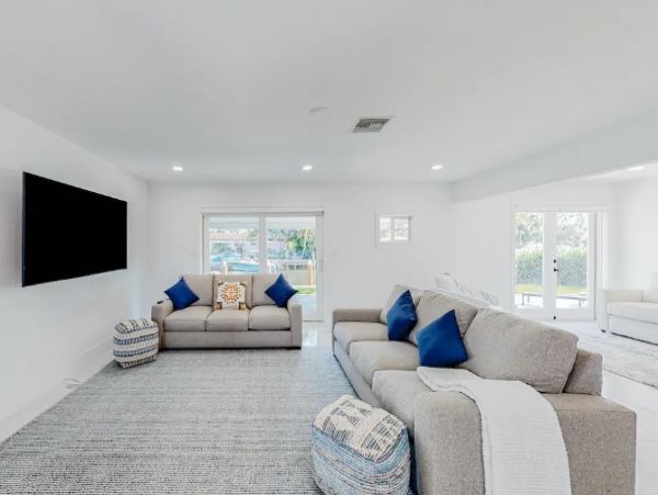 Three Bedrooms Vacation Home in Lighthouse Point
