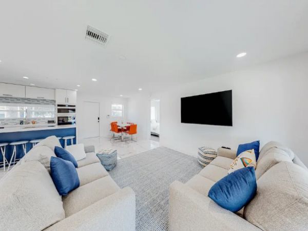 Three Bedrooms Vacation Home in Lighthouse Point