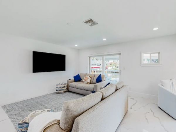 Three Bedrooms Vacation Home in Lighthouse Point