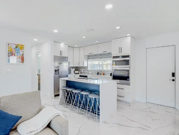 Three Bedrooms Vacation Home in Lighthouse Point