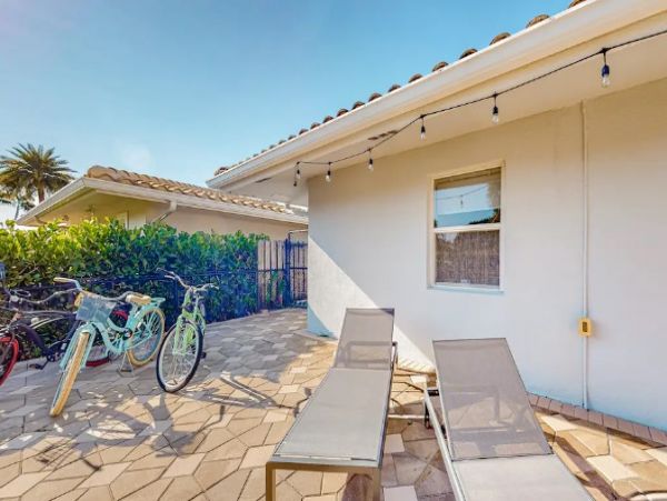 Three Bedrooms Vacation Home in Lighthouse Point