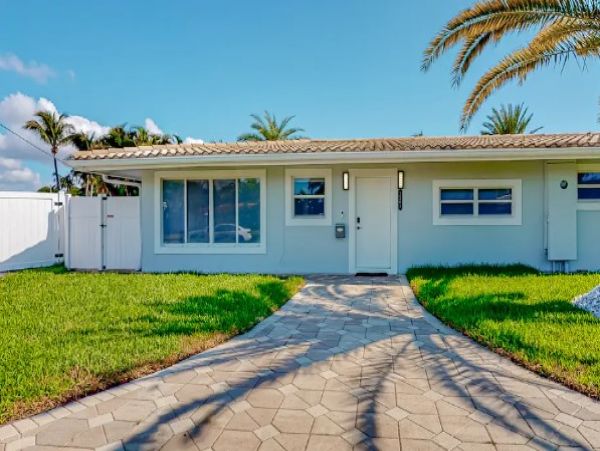 Three Bedrooms Vacation Home in Lighthouse Point