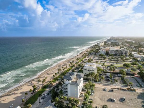 Three Bedrooms Vacation Home in Lighthouse Point