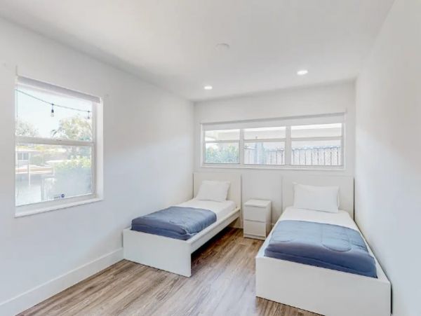 Three Bedrooms Vacation Home in Lighthouse Point
