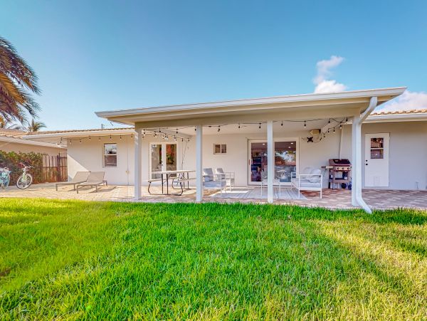 Three Bedrooms Vacation Home in Lighthouse Point