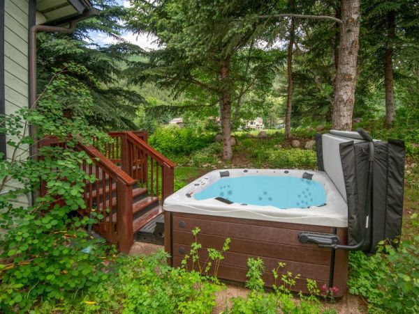 Vail Vacation Duplex Four Bedroom Walk to Ski Area