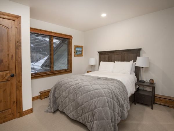 Vail Vacation Duplex Four Bedroom Walk to Ski Area