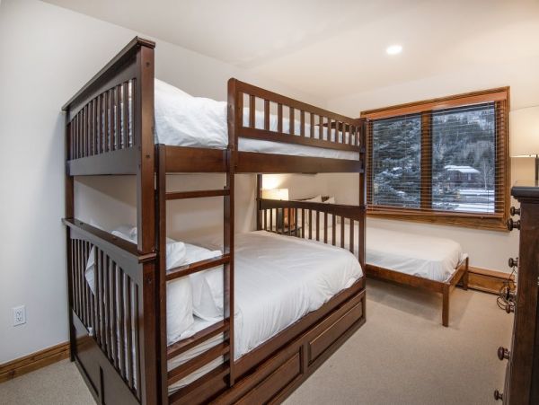 Vail Vacation Duplex Four Bedroom Walk to Ski Area