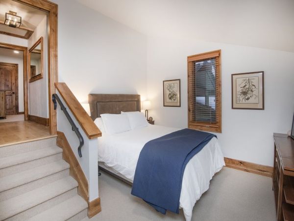 Vail Vacation Duplex Four Bedroom Walk to Ski Area