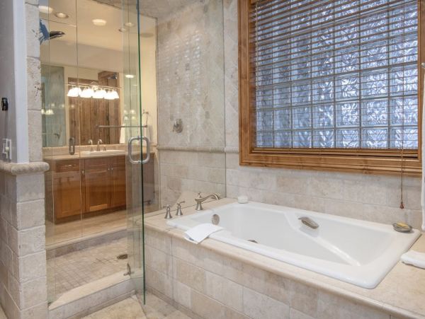 Vail Vacation Duplex Four Bedroom Walk to Ski Area