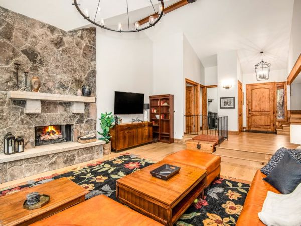 Vail Vacation Duplex Four Bedroom Walk to Ski Area