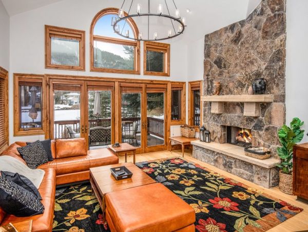 Vail Vacation Duplex Four Bedroom Walk to Ski Area