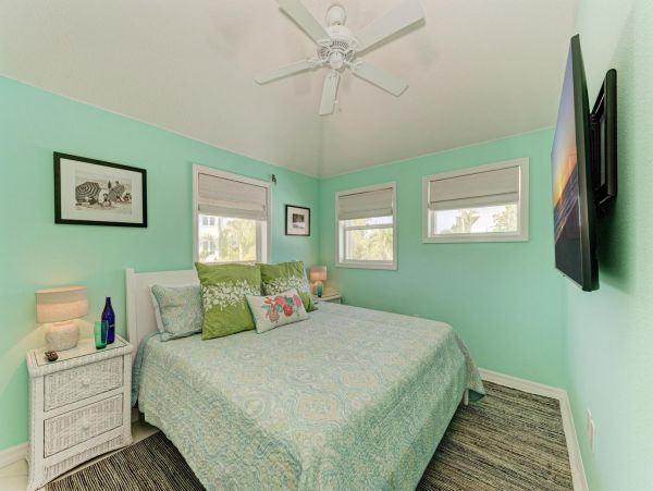 Bradenton Beach Vacation Home Four Bedroom Walk to Beach