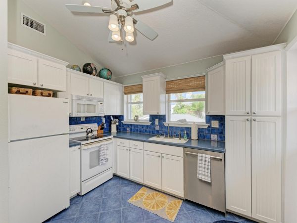Bradenton Beach Vacation Home Four Bedroom Walk to Beach
