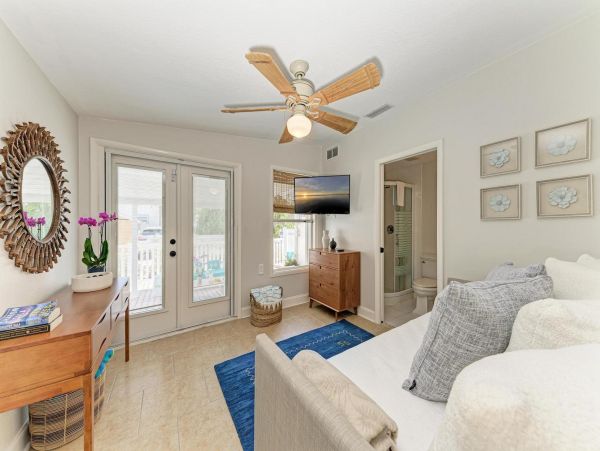 Bradenton Beach Vacation Home Four Bedroom Walk to Beach