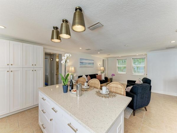 Bradenton Beach Vacation Home Four Bedroom Walk to Beach