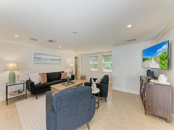 Bradenton Beach Vacation Home Four Bedroom Walk to Beach