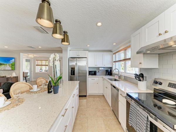 Bradenton Beach Vacation Home Four Bedroom Walk to Beach