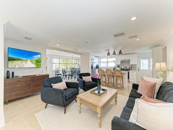 Bradenton Beach Vacation Home Four Bedroom Walk to Beach