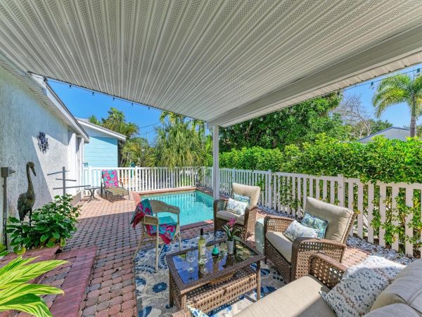 Bradenton Beach Vacation Home Four Bedroom Walk to Beach